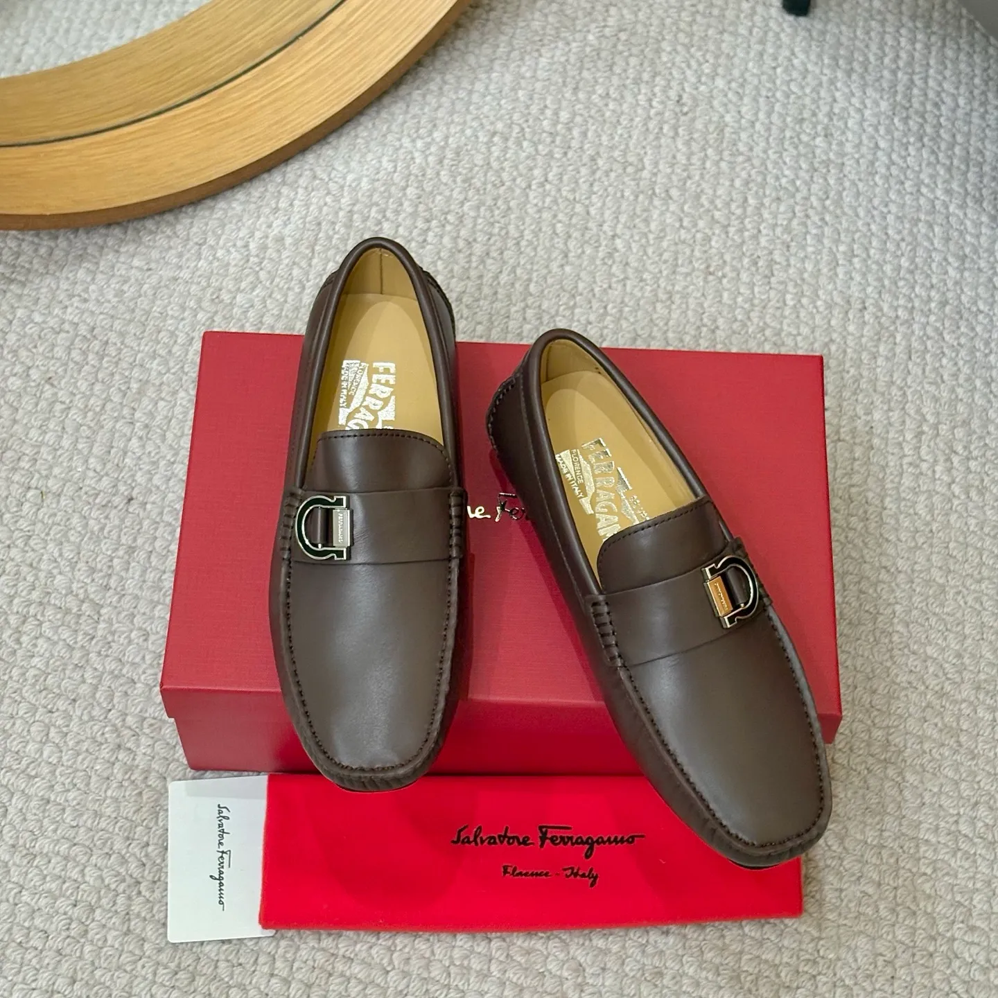 Men's men's shoes 💰420 (Yangli) Ferragamo 〰Ferragamo 2⃣️0⃣️2⃣️5️⃣ New series 👊🏻 Upper 🇮🇹 Italian imported calfskin, original outsole molding. Water-dyed sheepskin lining. The identity of every successful man is set off, and the upper and lower shoes are elegant and stable🚶🏻🚶🏻The high-end custom counter original replica is an eternal classic🔍️Number of codes: 38-46 with counter packaging